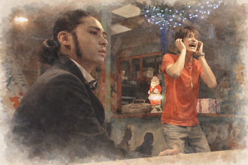 室内でスーツ姿の男性と、耳を押さえて叫ぶ若い男性を水彩風に描いたシーンイメージ